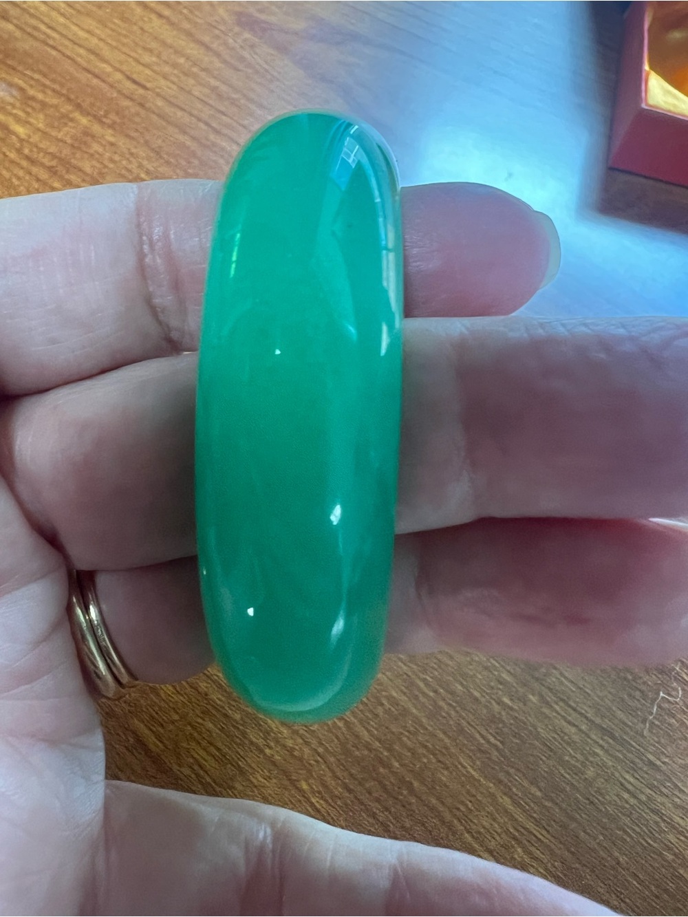 Green Apple Jade-Look Bangle Bracelet - Picture 5 of 8